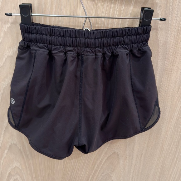 Lululemon low rise hotty hot black shorts 2 - Picture 3 of 3